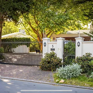 Guest - Leafy Constantia Guest house