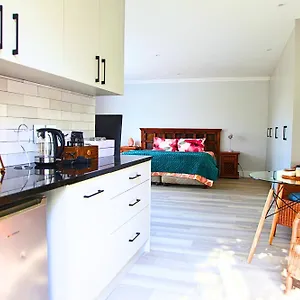The Oak Apartment