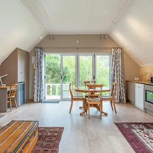 The Coach House At Hillwood Apartment